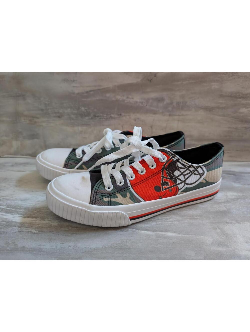 Cleveland Browns FootballCasual Low-Top Sneakers w/Camo & Football Helmet Design